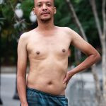 uma pessoa posando para a foto. américa é parte da série (pop)ulares por Ca Mila