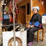 uma vendedora ambulante e seus produtos. ásia é parte de (pop)ulares por Ca Mila.