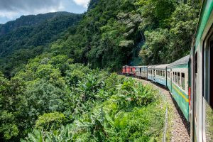 um trem. 163 km é parte da série outras estórias por Ca Mila