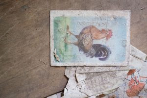 objetos abandonados. radioativo é parte de outras estórias por Ca Mila