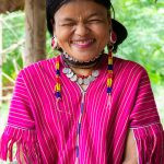 uma pessoa posando para a foto. sorriso é parte de emoções por Ca Mila