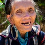 uma pessoa posando para a foto. sorriso é parte de emoções por Ca Mila