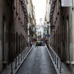 vista de uma rua. rua é parte de outras estórias por Ca Mila