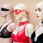 manequins. rua é parte de outras estórias por Ca Mila