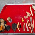 produtos à venda. rua é parte de outras estórias por Ca Mila