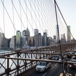 detalhes de uma ponte. rua é parte de outras estórias por Ca Mila