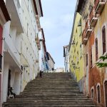 escadaria. rua é parte de outras estórias por Ca Mila