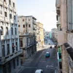 vista de uma rua na cidade. rua é parte de outras estórias por Ca Mila