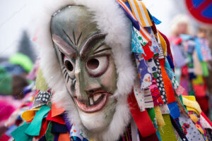 uma pessoa posando para a foto. carnaval é parte de outras estórias por Ca Mila